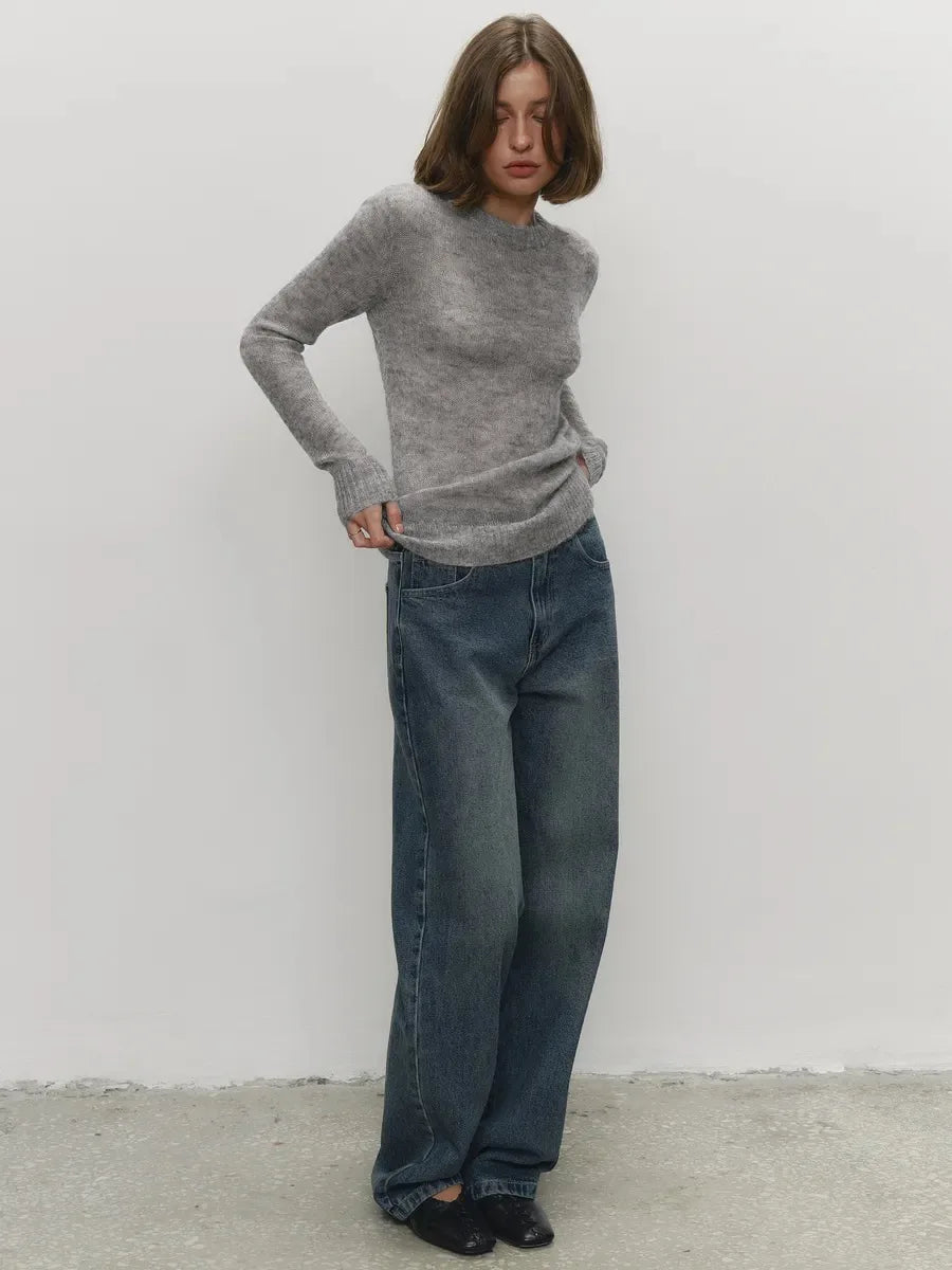 סוודר סרוג דק עם צווארון עגול