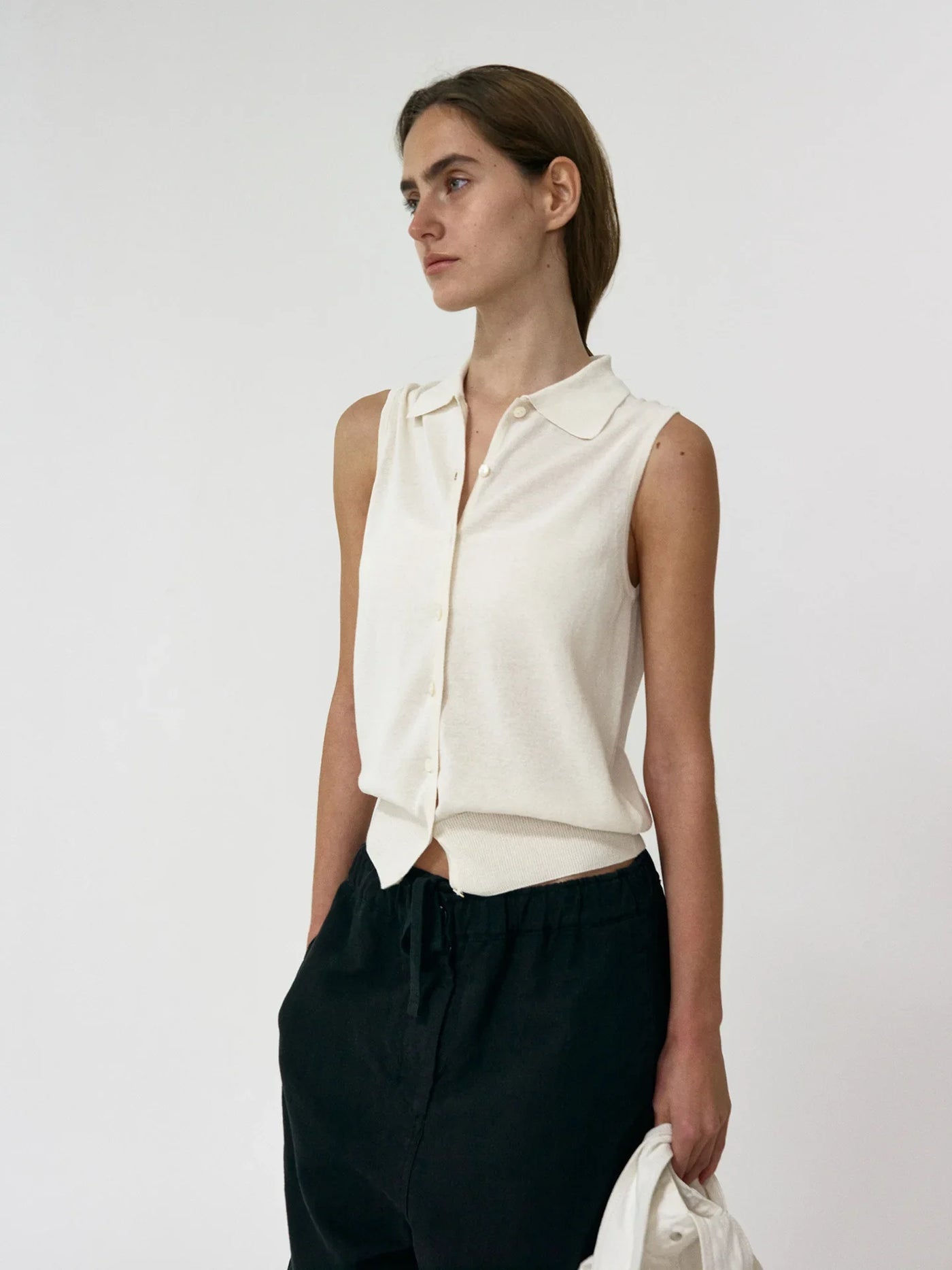 וסט סרוג עם צווארון פולו