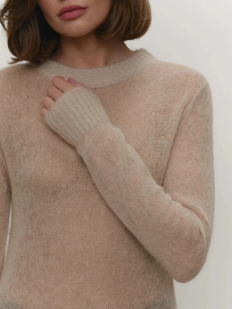 סוודר סרוג דק עם צווארון עגול