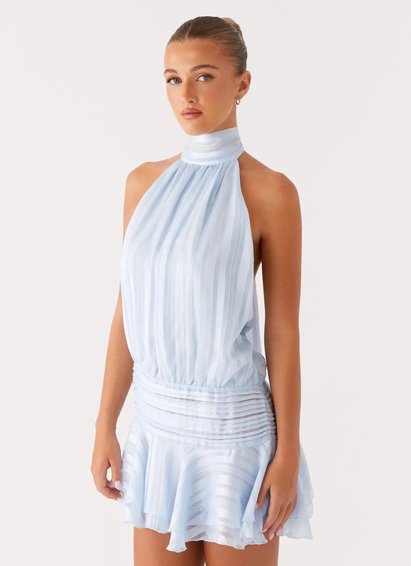 נויה - שמלת מיני עם קפלים וגב פתוח