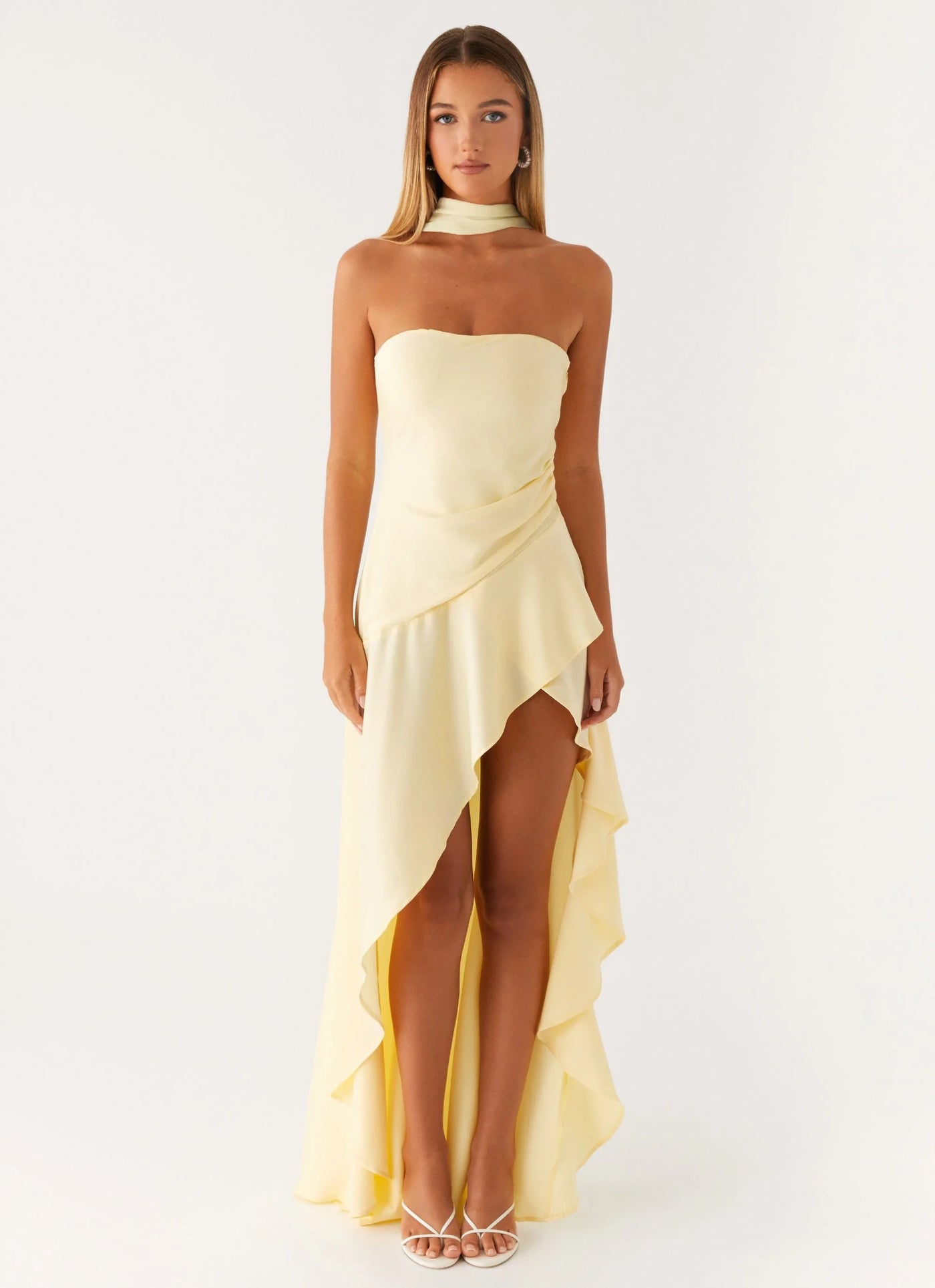 שיר - שמלת סטרפלס א־סימטרית עם צעיף