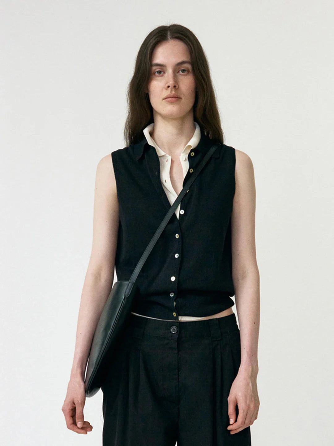 וסט סרוג עם צווארון פולו