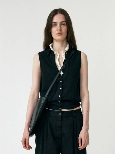 וסט סרוג עם צווארון פולו