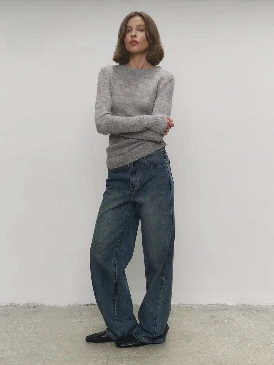 סוודר סרוג דק עם צווארון עגול