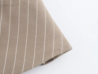 וסט מחויט עם חגורה וצווארון