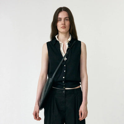 וסט סרוג עם צווארון פולו