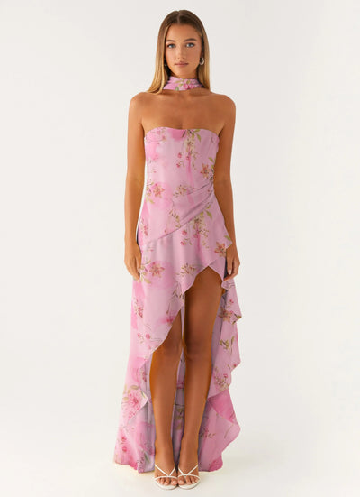 שיר - שמלת סטרפלס א־סימטרית עם צעיף