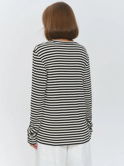 חולצת כותנה עם פסים וצווארון עגול